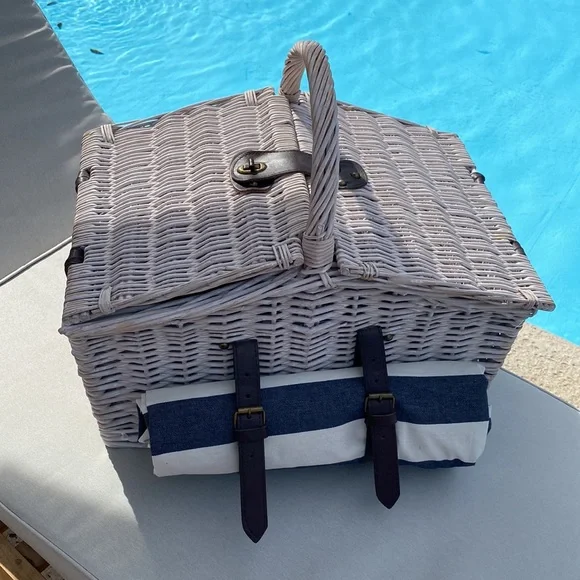 Picnic Basket Wicker Complete for 4 Super Cute! - Picture 15 of 15